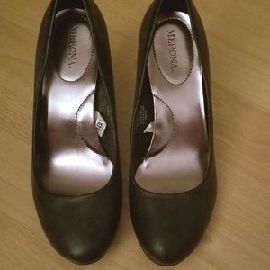 Classic Black round toe heels